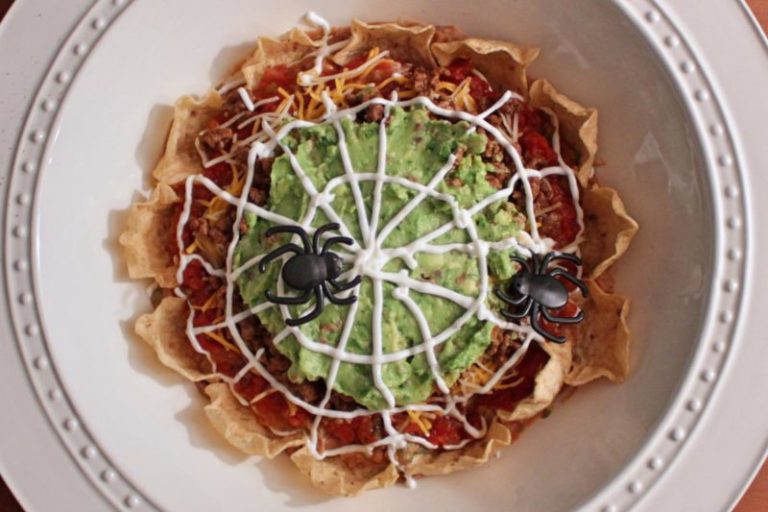 Halloween Party: Spidery 5-Layer Nacho Dip | Bear & Bug Eats